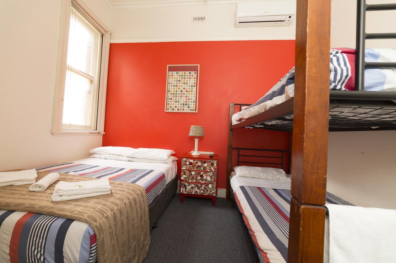 Tassie Backpackers At The Brunswick Hotel Хобарт Экстерьер фото